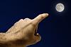 اضغط على الصورة لعرض أكبر. 

الإسم:	finger-moon1.jpg 
مشاهدات:	645 
الحجم:	30.9 كيلوبايت 
الهوية:	4630